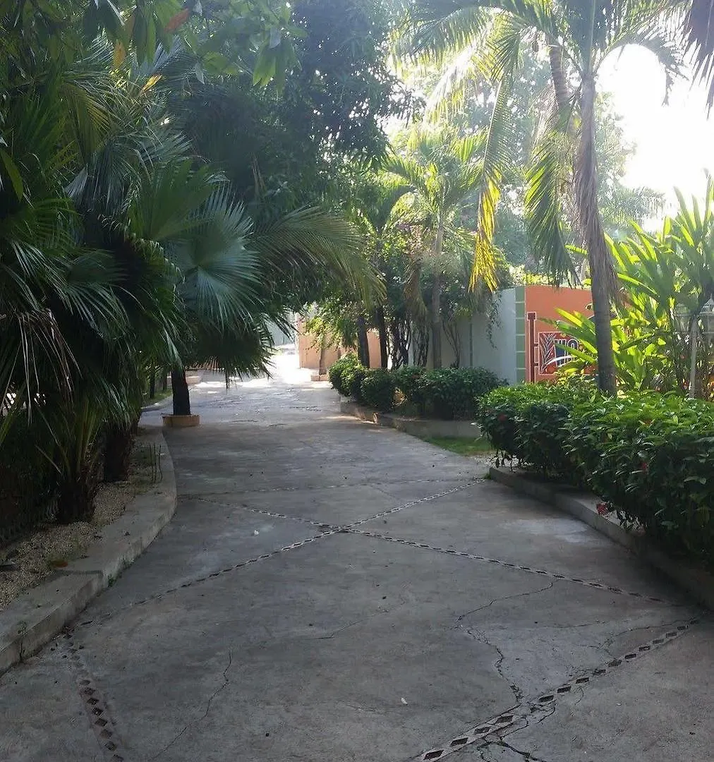 **  Mirebalais Wozo Plaza Hotel האיטי